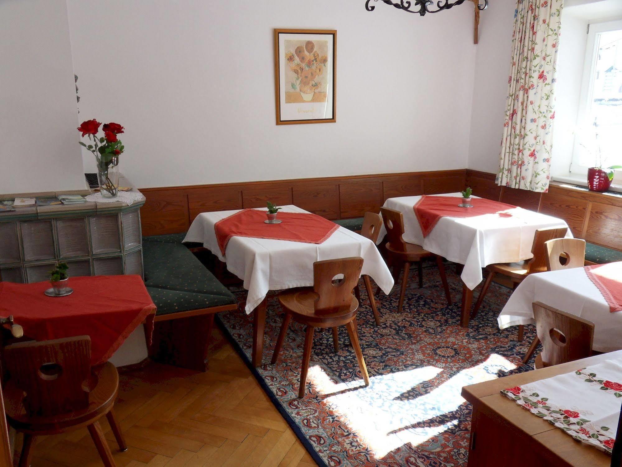 Rosenhof 3*